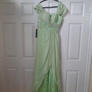 Dress,  asymmetrical Light green, S 4-6, Bra size B-36,